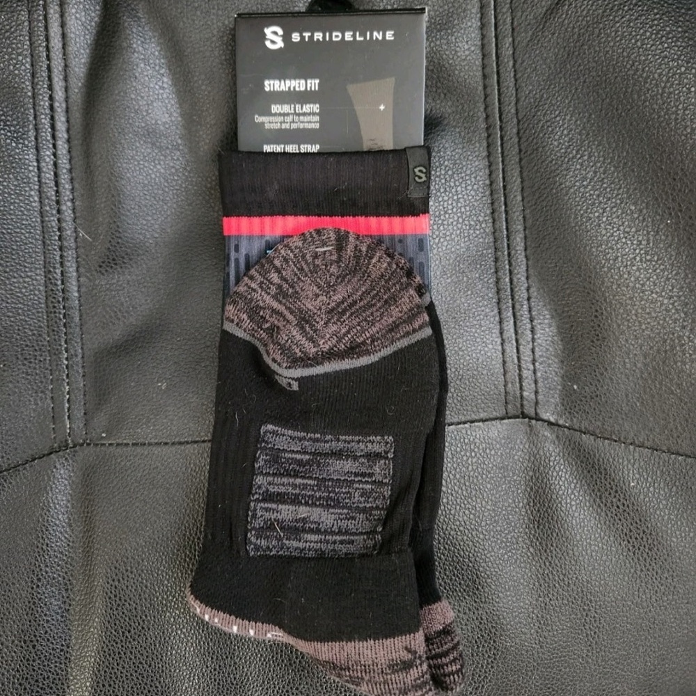 Cody Rhodes American Nightmare WWE AEW Wrestling Men's socks O/S - NWT - Picture 2 of 3